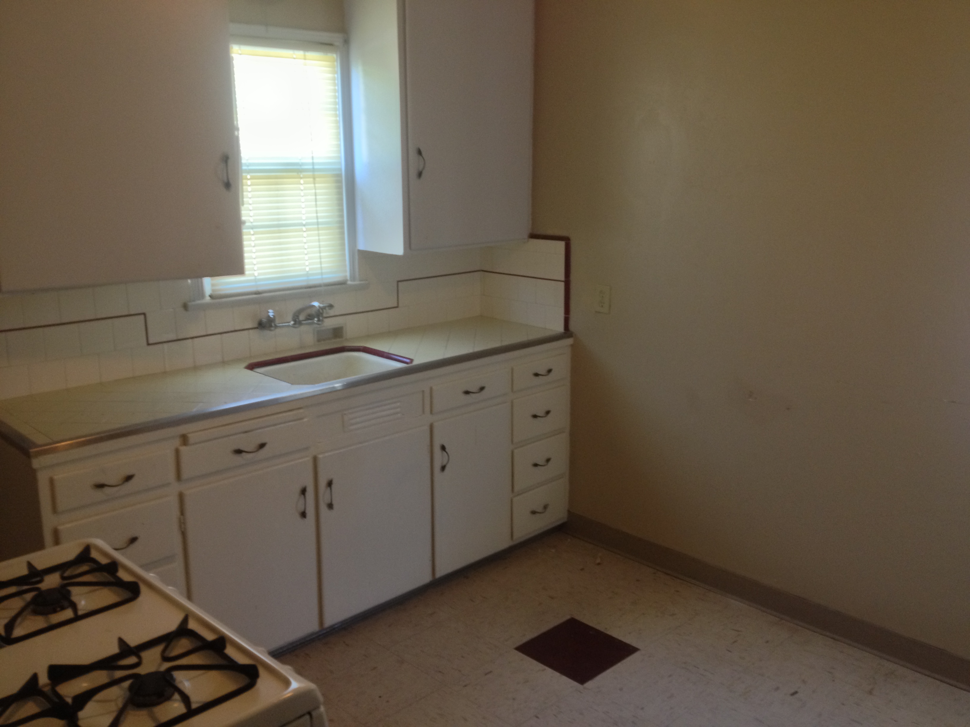 $475 – 1307 Shasta Dr. 1/2, 93308 HAS BEEN RENTED!!