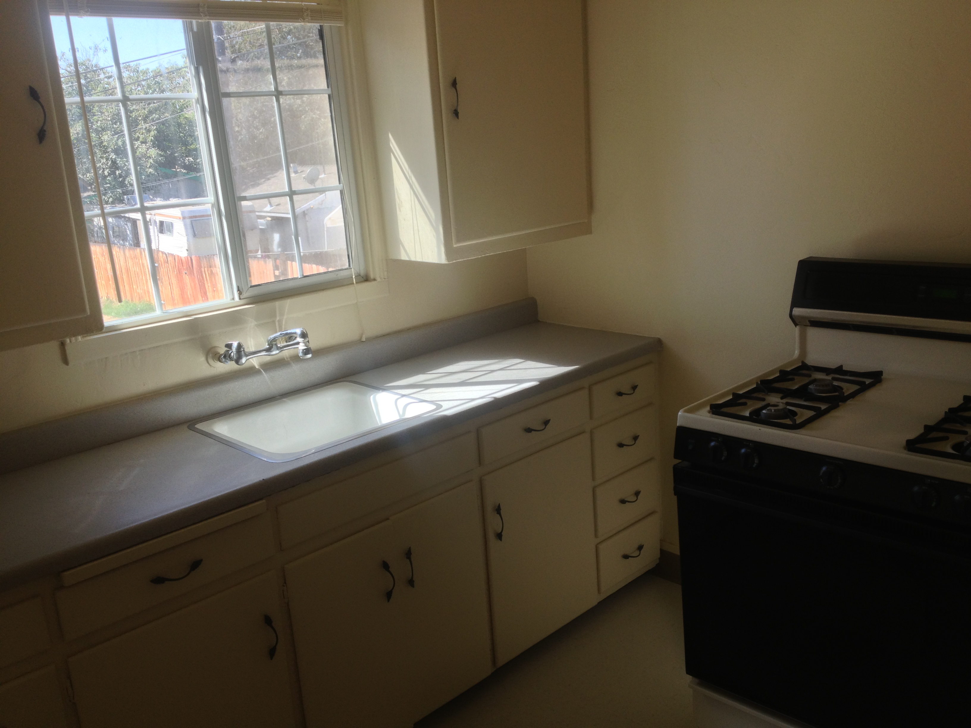 $450 – 1307 Shasta Dr. #C, 93308 HAS BEEN RENTED!!
