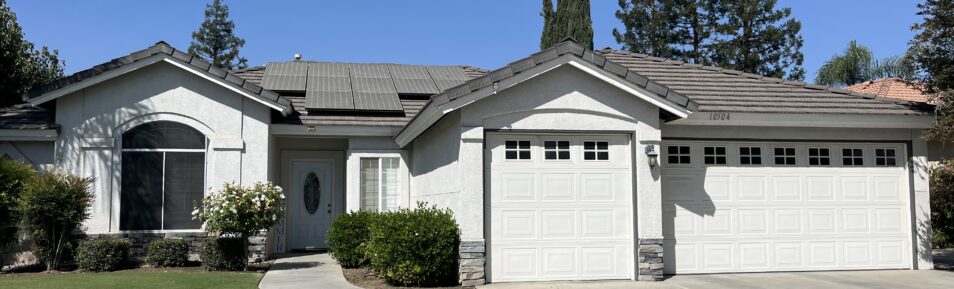 $2795-10504 Loughton Ave. Bakersfield, CA 93311 Southwest Home With Pool & Solar For RENT!!