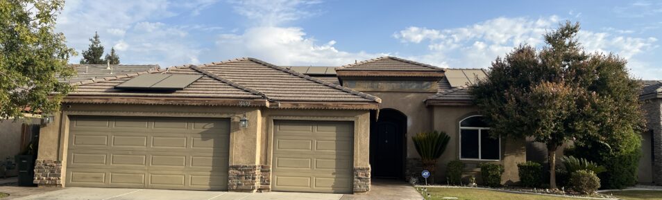 $2650-10608 Montemar Dr. Bakersfield, CA 93311 Southwest Home With SOLAR For RENT!!