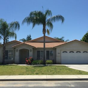 $2550 – 5409 Veneto St., Bakersfield, CA 93308 Northwest Home with POOL For RENT!
