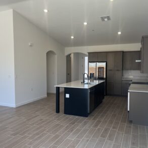 $2600 – 7319 Olive Wood Dr., Bakersfield, CA 93313 Southwest Home with SOLAR For RENT!
