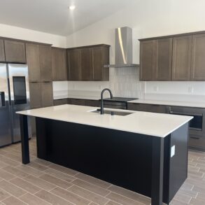 $2600 – 7319 Olive Wood Dr., Bakersfield, CA 93313 Southwest Home with SOLAR For RENT!