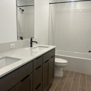 $2600 – 7319 Olive Wood Dr., Bakersfield, CA 93313 Southwest Home with SOLAR For RENT!
