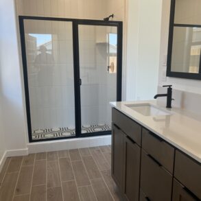 $2600 – 7319 Olive Wood Dr., Bakersfield, CA 93313 Southwest Home with SOLAR For RENT!